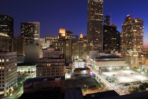 Premium bedding, pillow-top beds, minibar, in-room safe