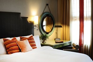 Premium bedding, pillow-top beds, minibar, in-room safe - Hotel ICON Autograph Collection by Marriott (Houston)