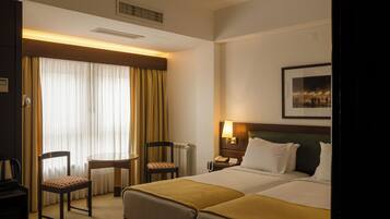 Single Room | In-room safe, desk, blackout drapes, soundproofing