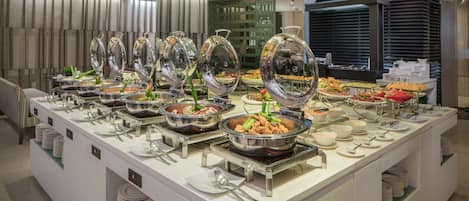 Daily to-go breakfast (PHP 1050 per person)