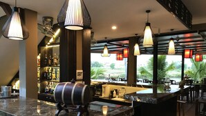 Bar (on property) - Hoi An Riverside Resort & Spa (Hoi An)
