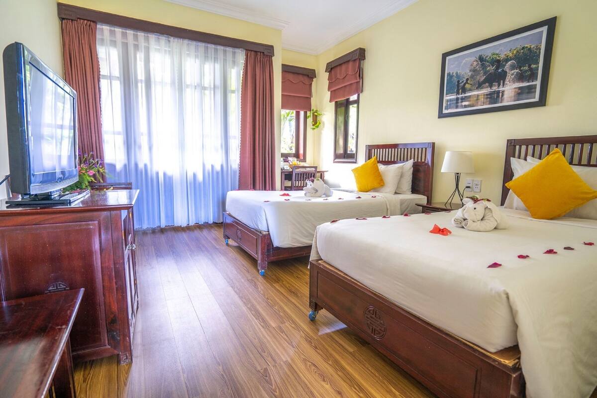Superior Room | Minibar, in-room safe, desk, blackout drapes
