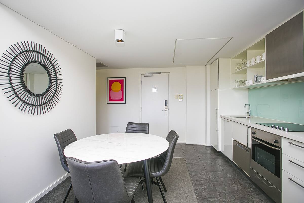 in-room safe, desk, laptop workspace, blackout curtains