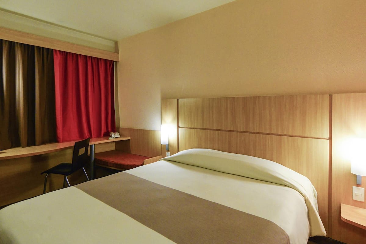 Minibar, desk, soundproofing, free WiFi