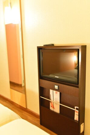 Quarto duplo standard, 2 camas de solteiro | Frigobar, escrivaninha, quartos à prova de som, Wi-Fi de cortesia