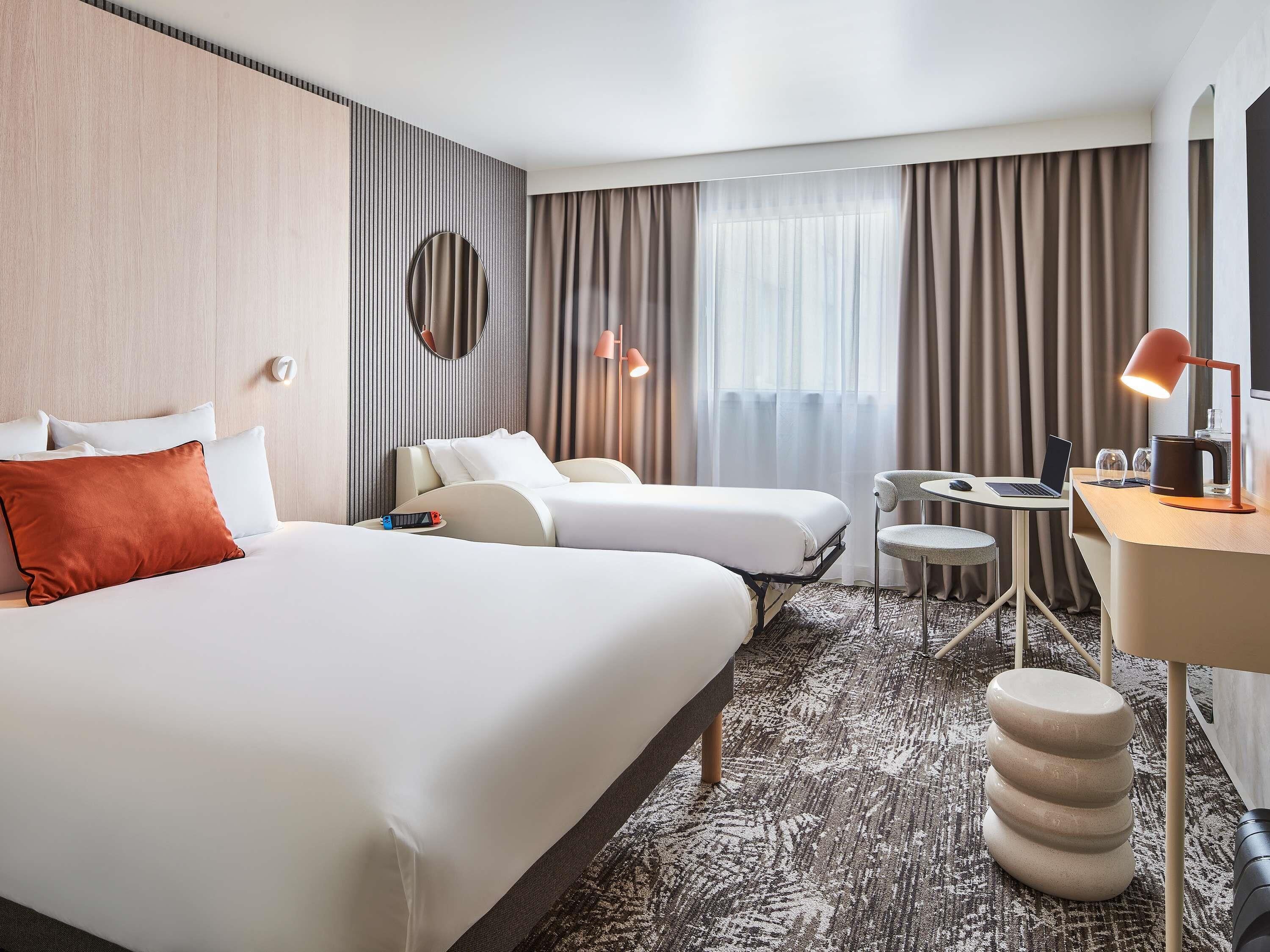 Quarto superior, 1 cama Queen e sofá-cama | Frigobar, cofres nos quartos, individualmente decorados