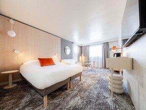 Phòng Superior, 1 giường đôi và sofa giường | Minibar, két bảo mật tại phòng, trang trí khác biệt 