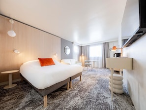 Phòng Superior, 1 giường đôi và sofa giường | Minibar, két bảo mật tại phòng, trang trí khác biệt