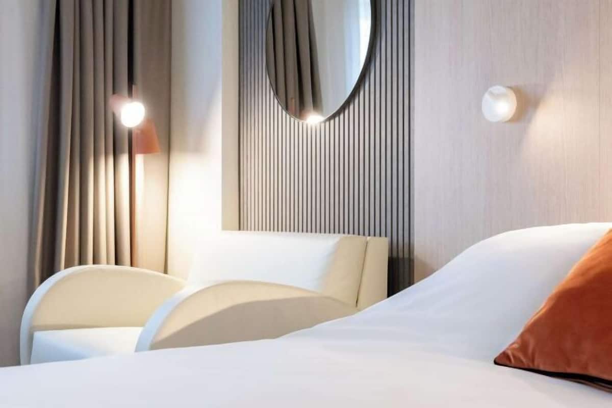 Minibar, in-room safe, individually decorated, individually furnished