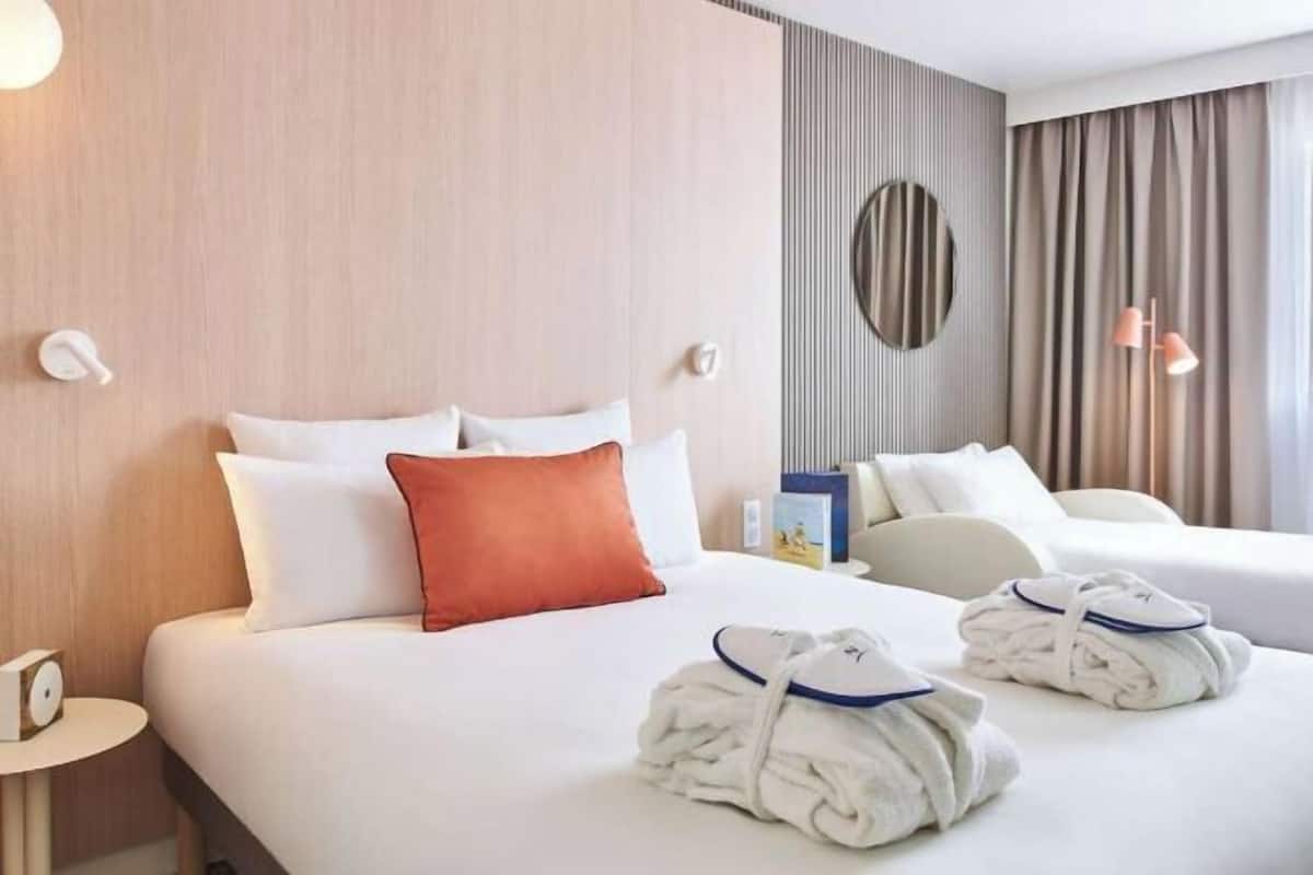 Minibar, in-room safe, individually decorated, individually furnished