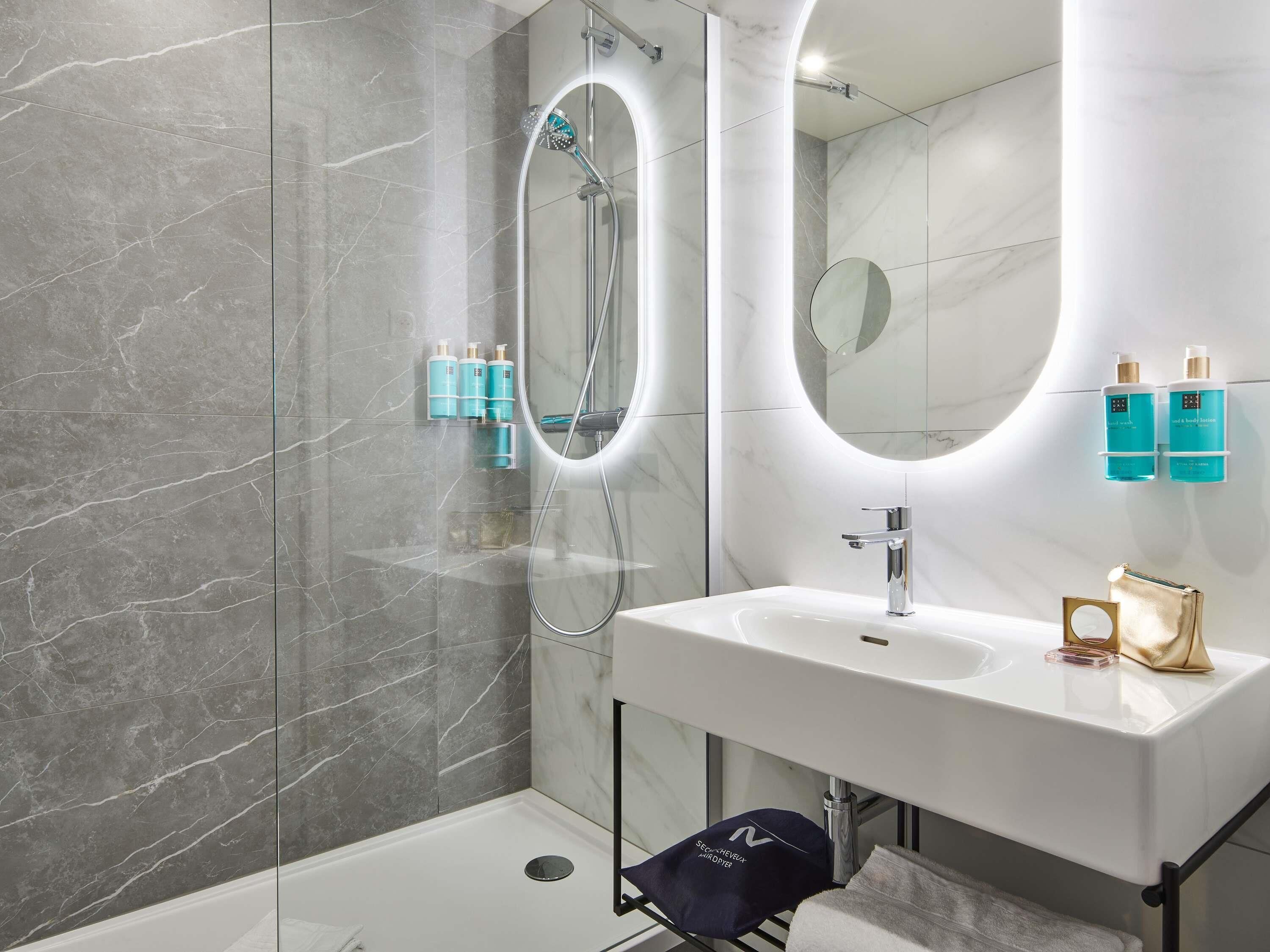 Minibar, in-room safe, individually decorated, individually furnished