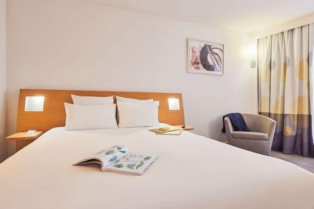 Minibar, in-room safe, individually decorated, individually furnished