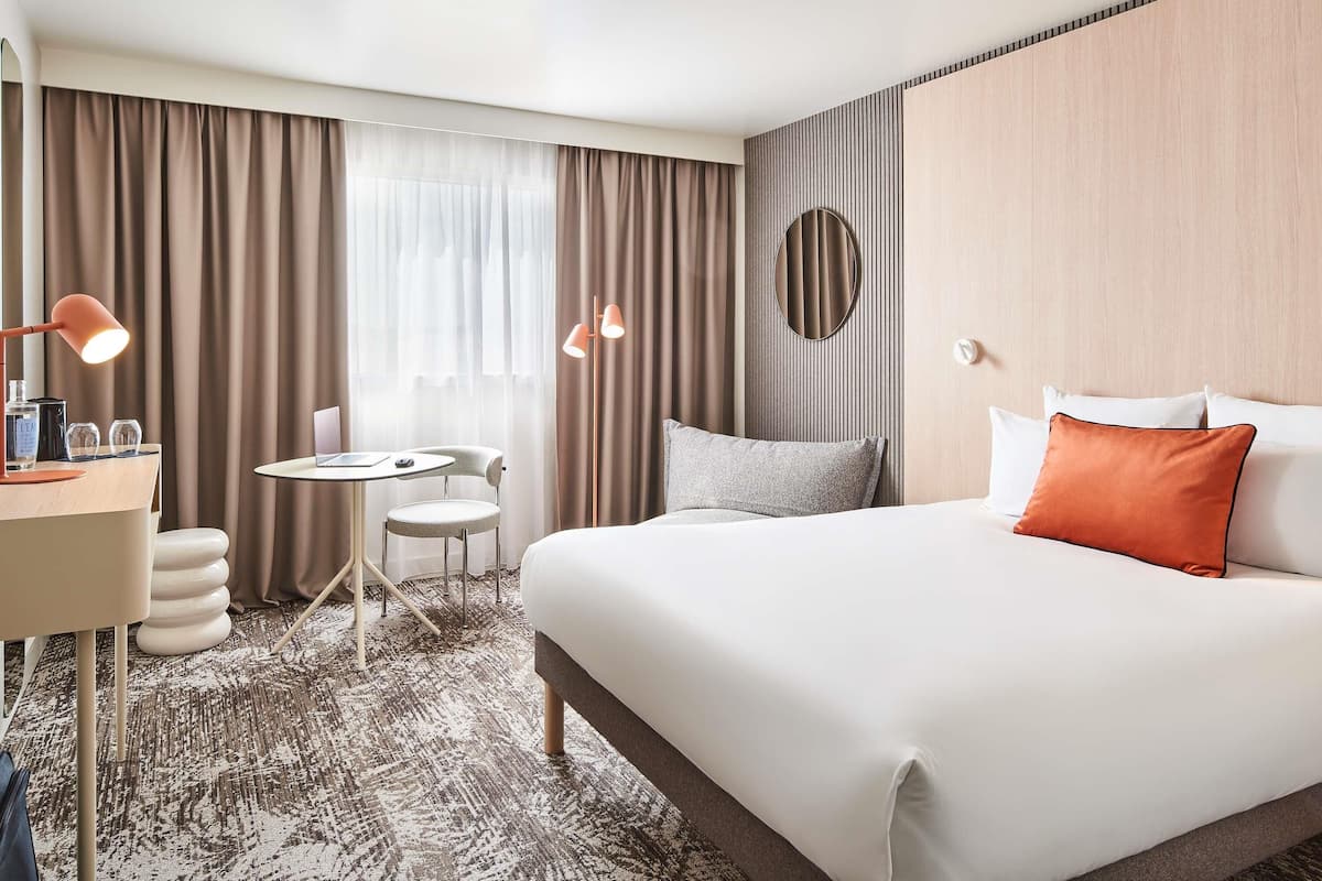 Superior Room, 1 Double Bed | Minibar, in-room safe, individually decorated, individually furnished