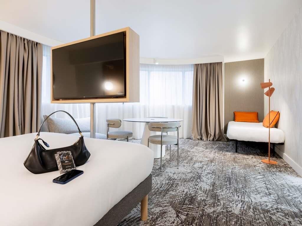 Studio (2 people) | Minibar, in-room safe, individually decorated, individually furnished