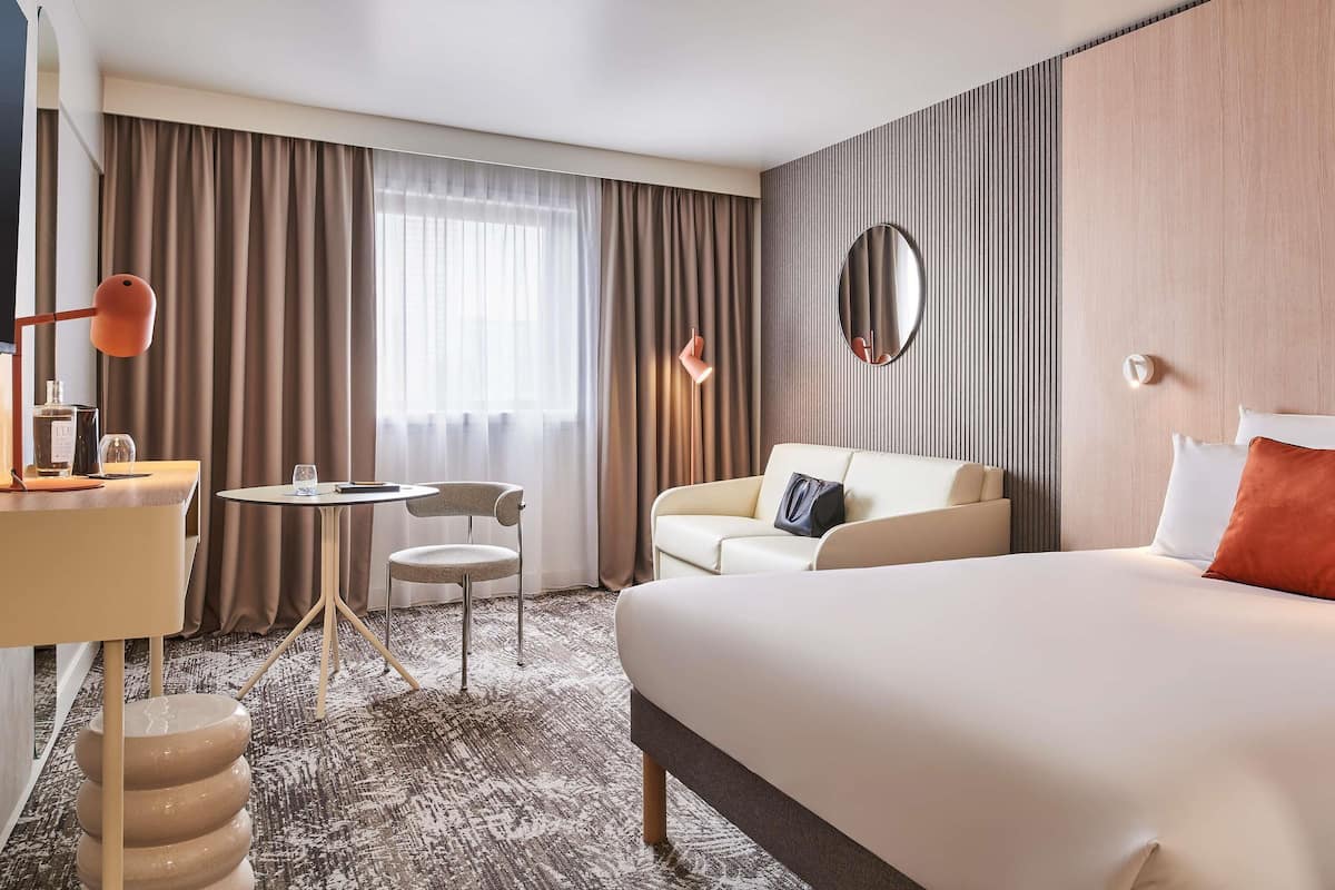 Minibar, värdeförvaringsskåp på rummet och individuell inredning