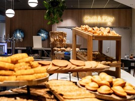 Desayuno buffet diario (EUR 18 por persona)