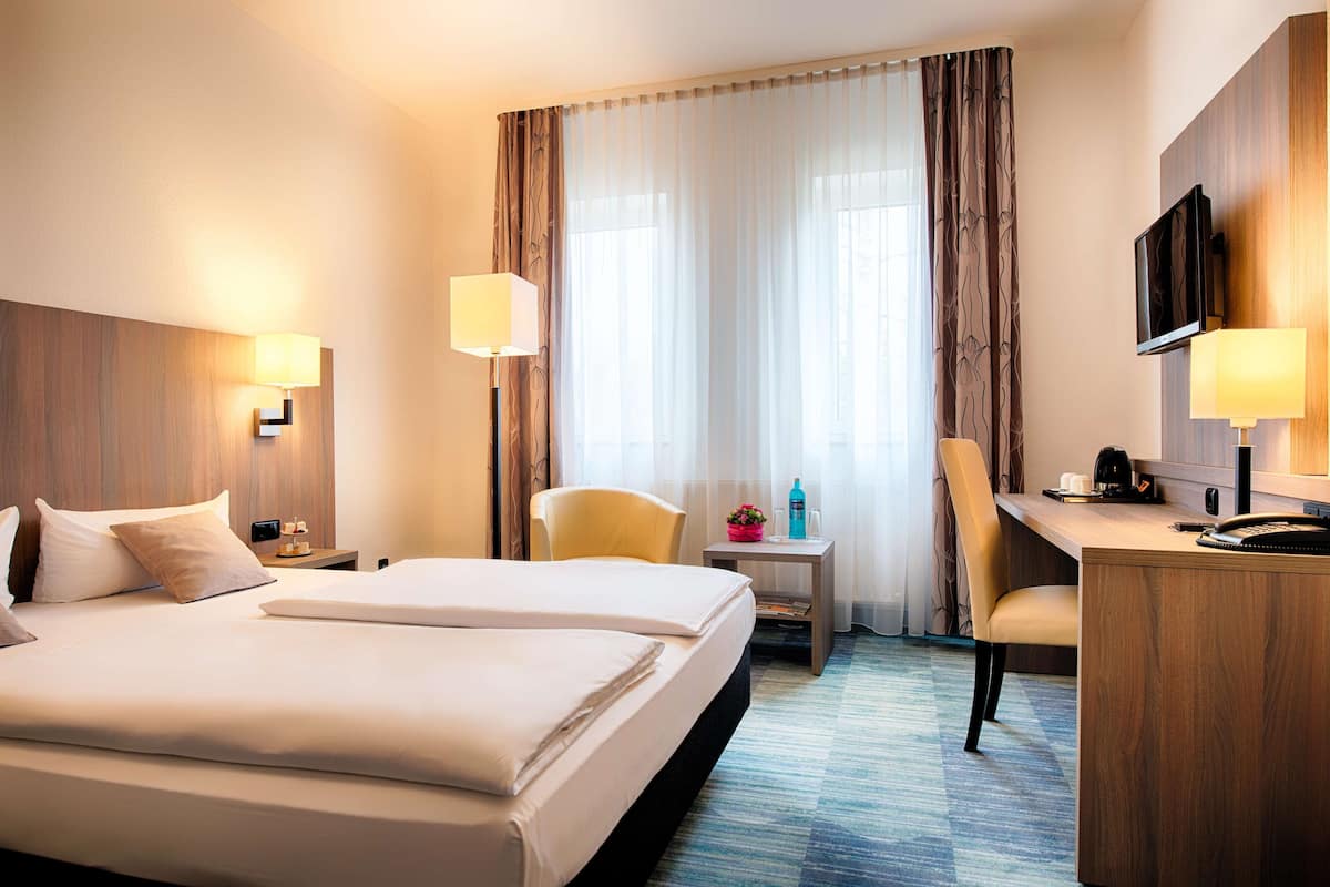 Superior Double Room | Hypo-allergenic bedding, desk, blackout curtains, iron/ironing board