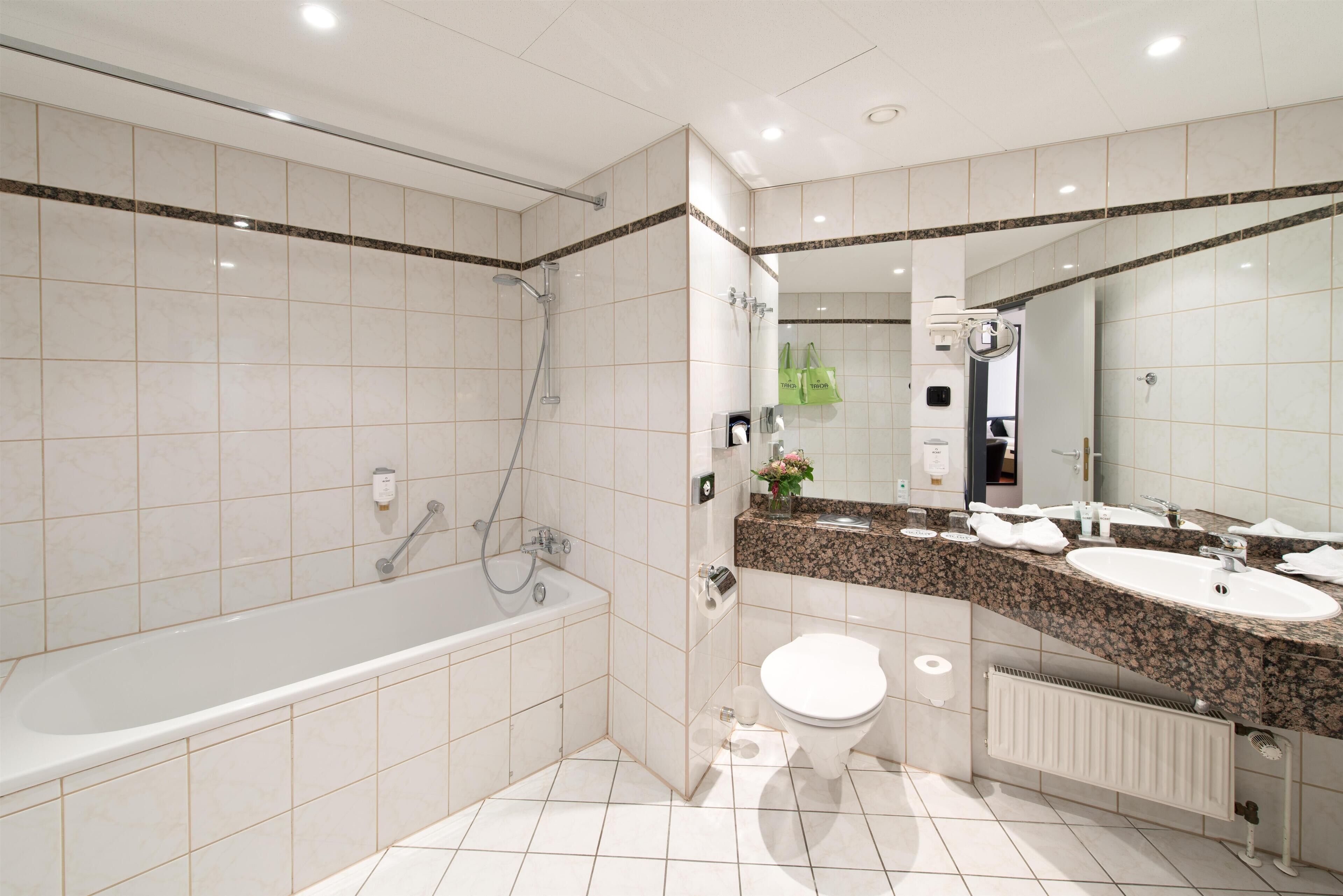 Combined shower/tub, eco-friendly toiletries, hair dryer, towels