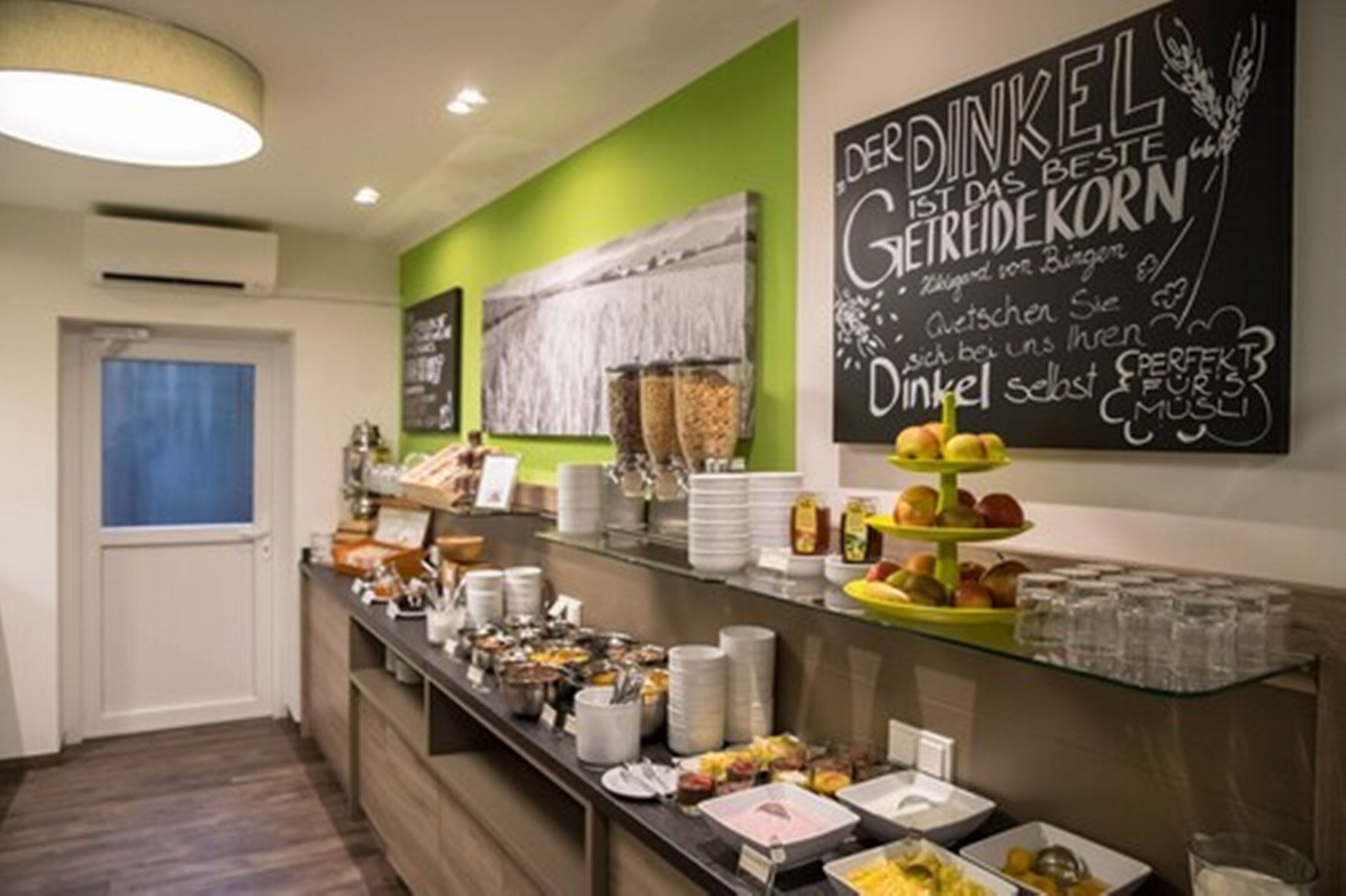 Tägliches Frühstücksbuffet gegen Gebühr