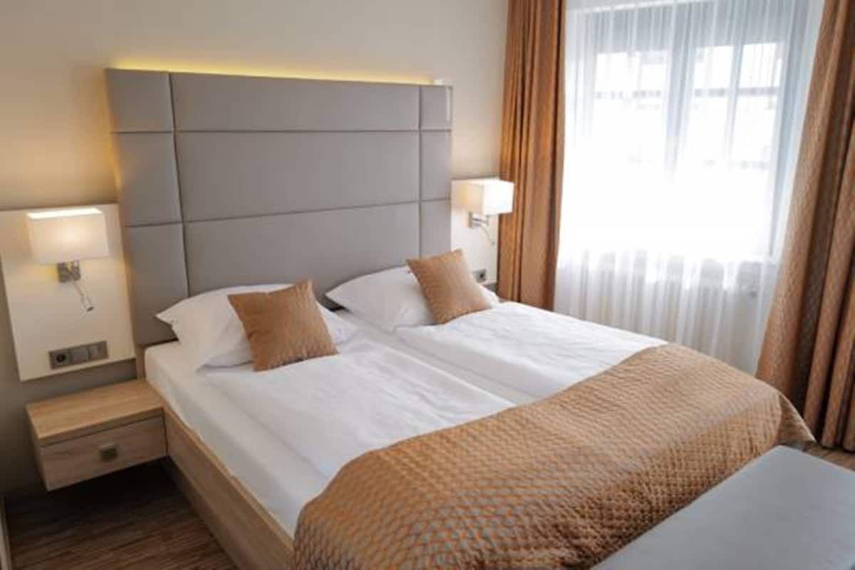 Habitación doble Confort | Ropa de cama de alta calidad, camas con pillow-top y minibar 