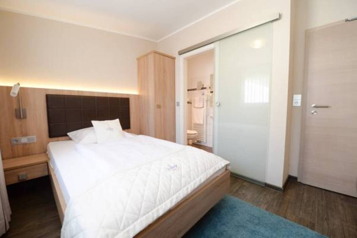 Habitación individual Confort | Ropa de cama de alta calidad, camas con pillow-top y minibar 