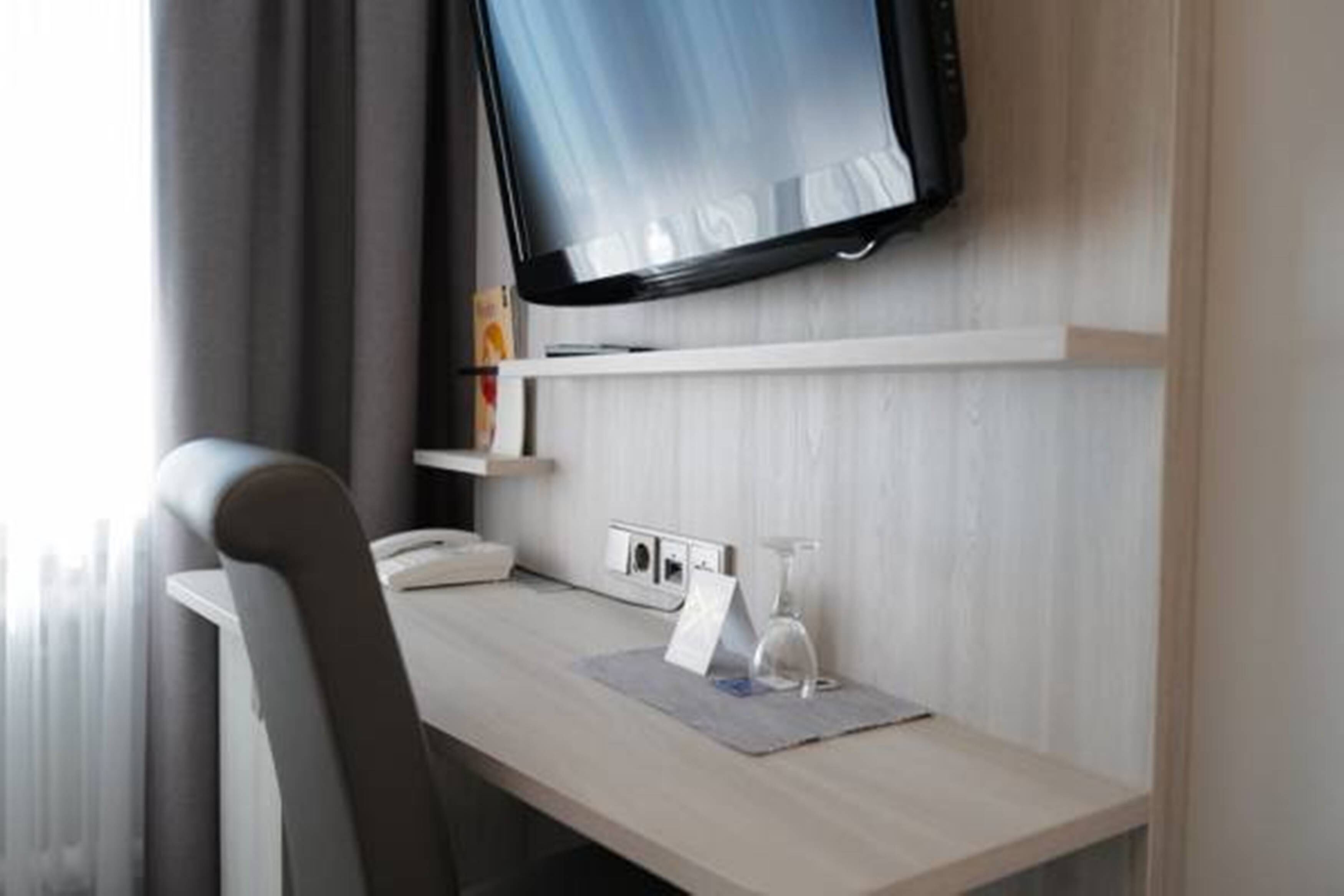 standard single room | room amenity