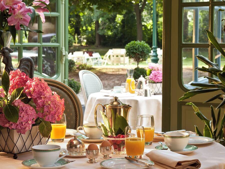 Daily buffet breakfast (EUR 20 per person)