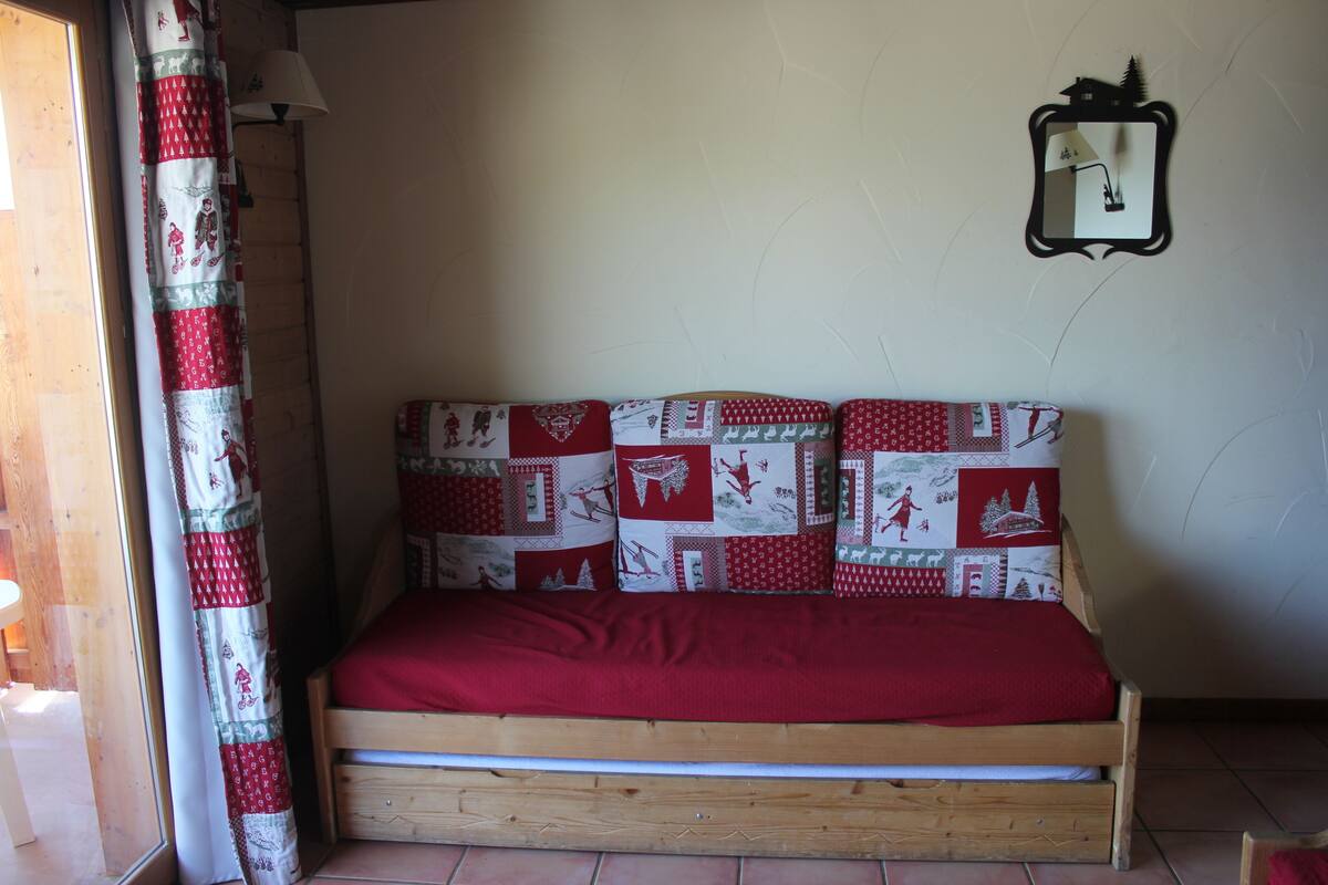 Desk, cribs (free)