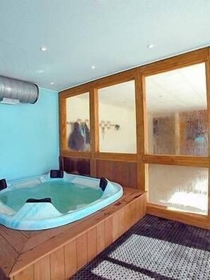 Jetted tub