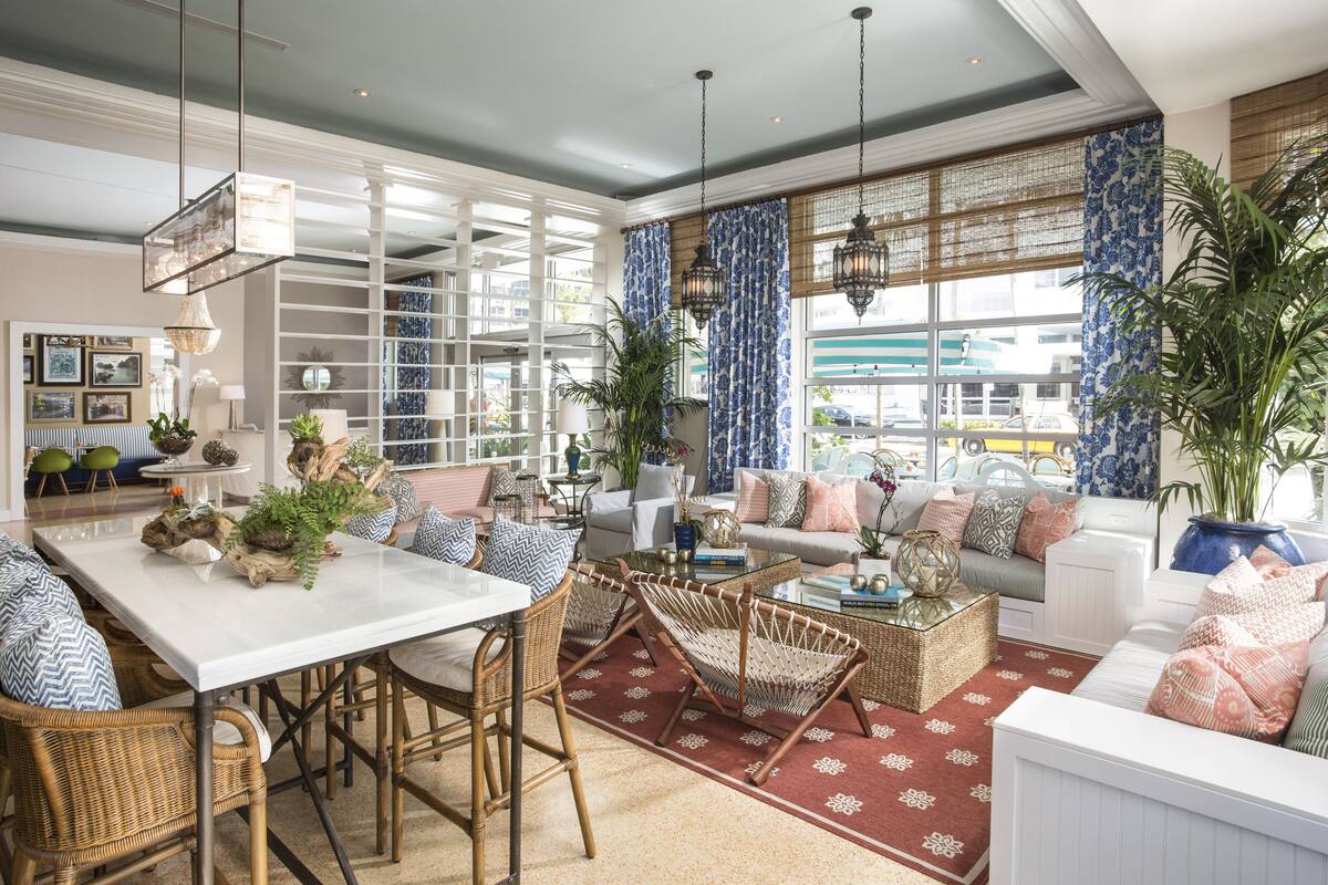 lunch and dinner served, international cuisine