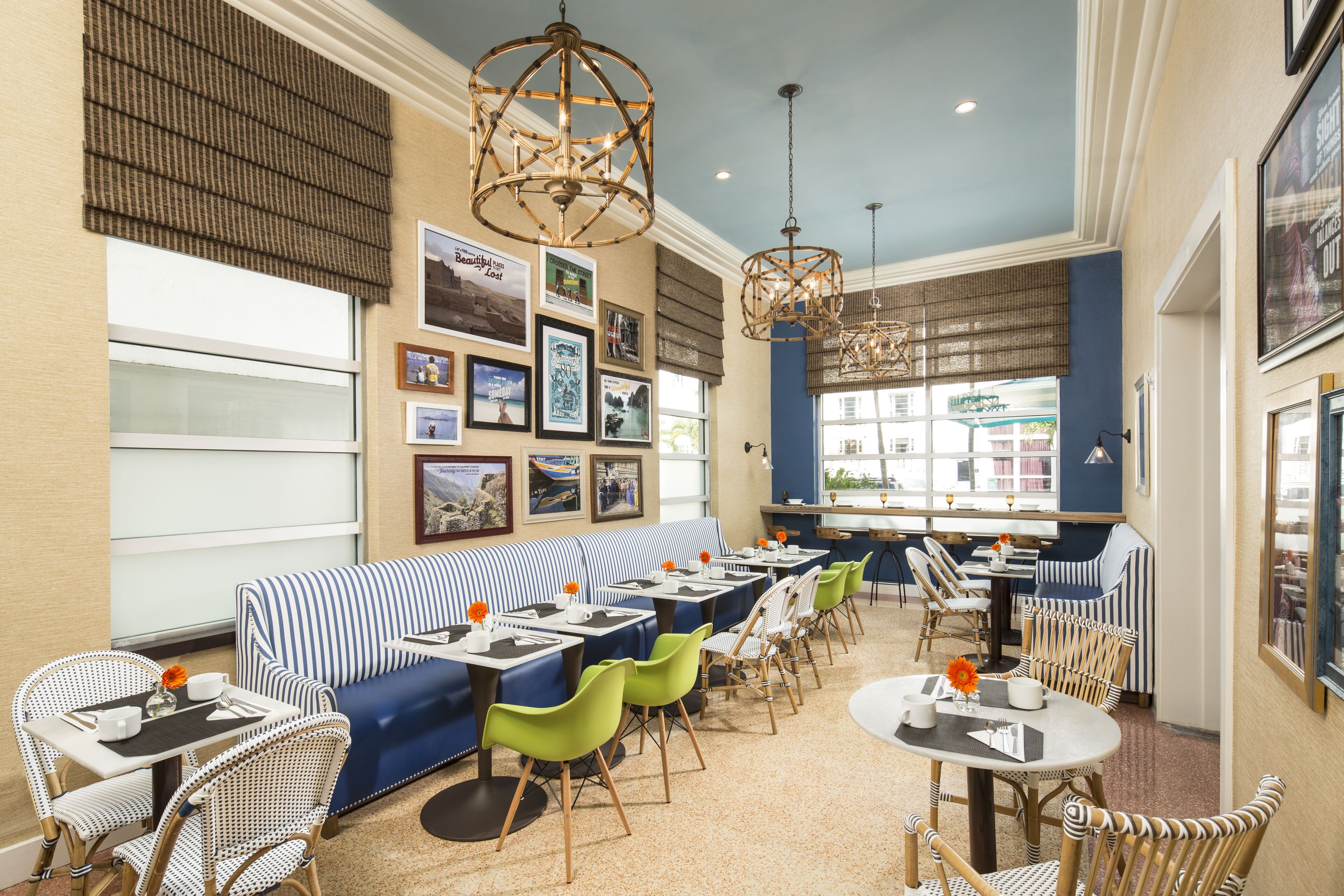 lunch and dinner served, international cuisine