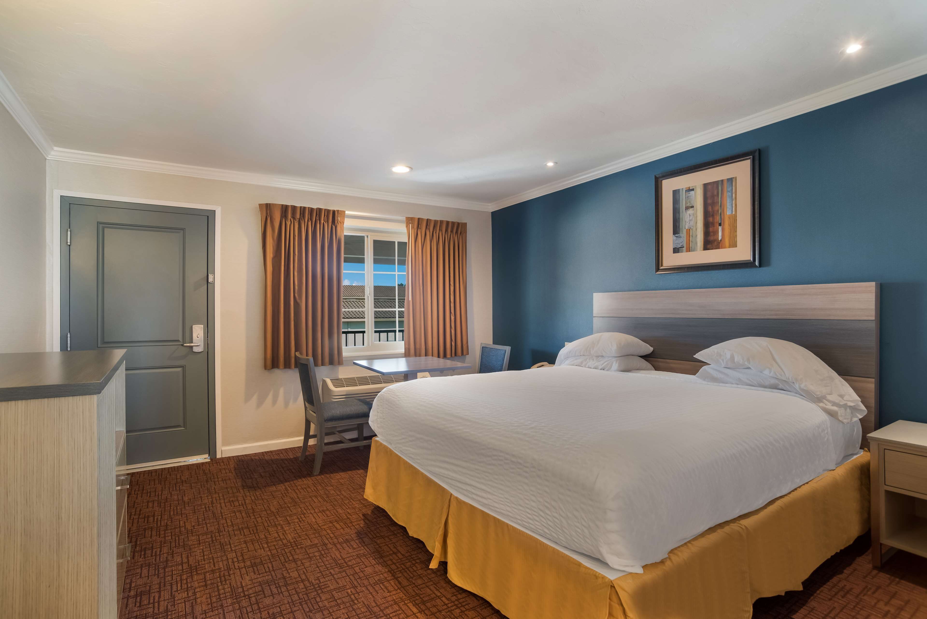 Standard Room, 1 King Bed, Non Smoking, Refrigerator & Microwave