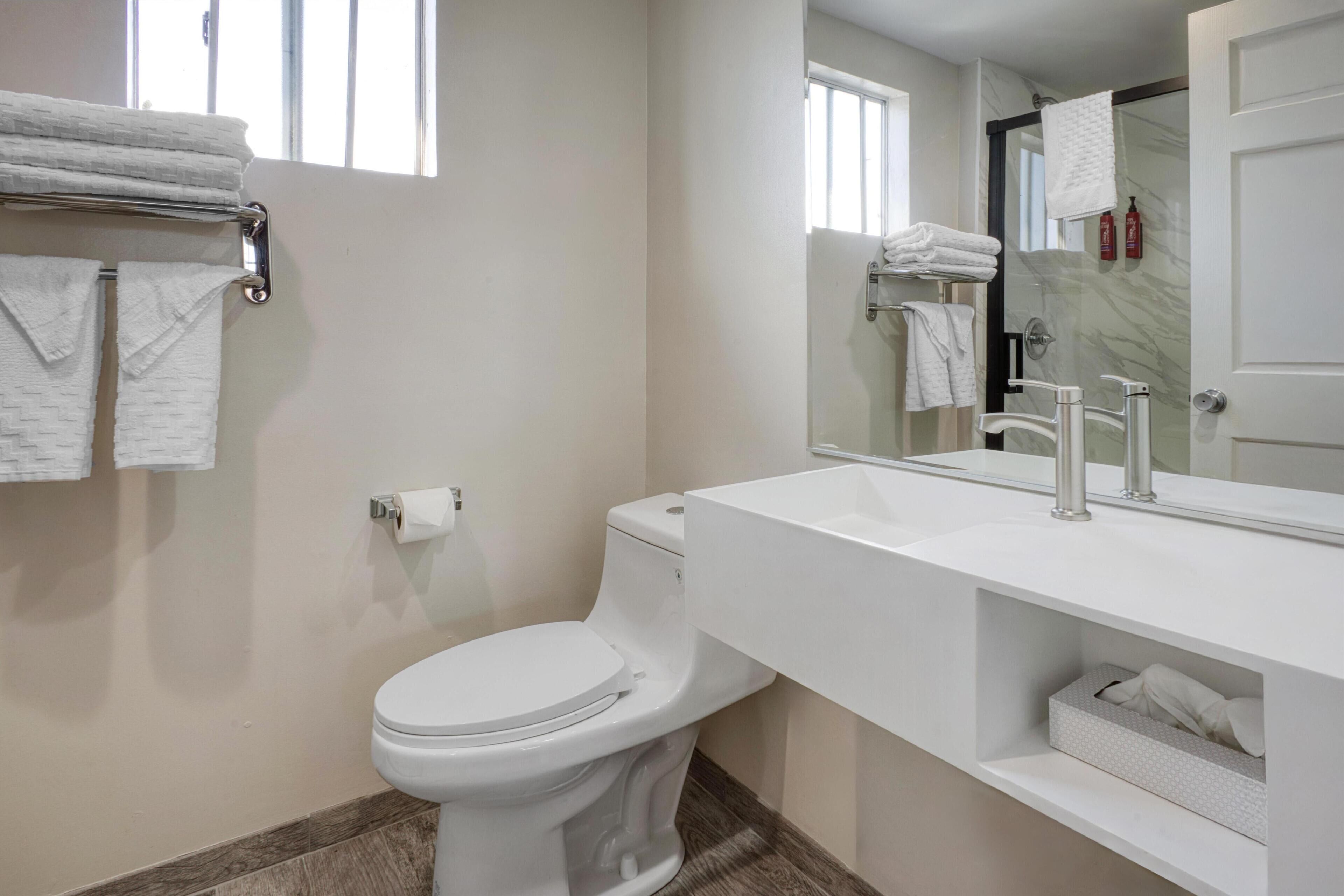 Standard Room, Multiple Beds, Non Smoking, Refrigerator & Microwave | Bathroom | Combined shower/tub, hair dryer, towels