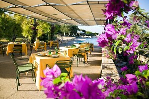3 restaurants, Regional cuisine