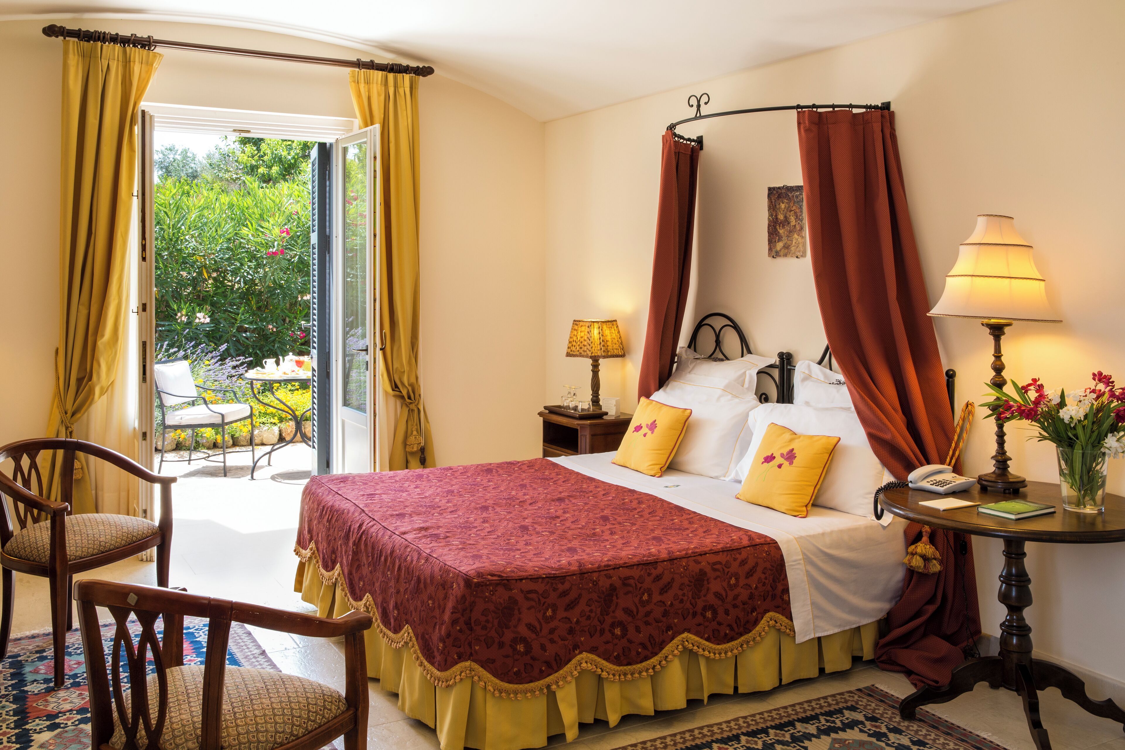 Suite (Garden) | Biancheria da letto di alta qualità, minibar, una cassaforte in camera