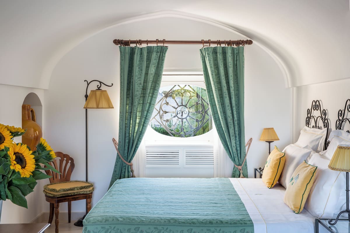 Suite júnior | Roba de llit d'alta qualitat, minibar i caixa forta a l'habitació