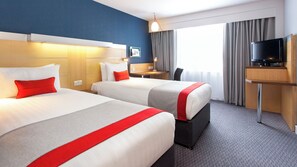 1 Schlafzimmer, Schreibtisch, schallisolierte Zimmer