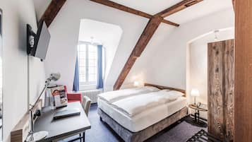 Standard-huone, 1 keskisuuri parisänky | 1 makuuhuone, allergiatestatut vuodevaatteet, untuvapeitot