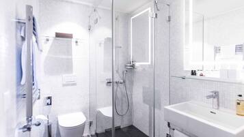 Suihku, ympäristöystävälliset hygieniatuotteet, hiustenkuivaaja