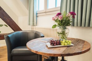 تفاصيل الفن دق من الداخل