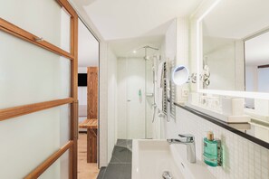 Deluxe Double or Twin Room | Bathroom | Shower, eco-friendly toiletries, hair dryer, towels