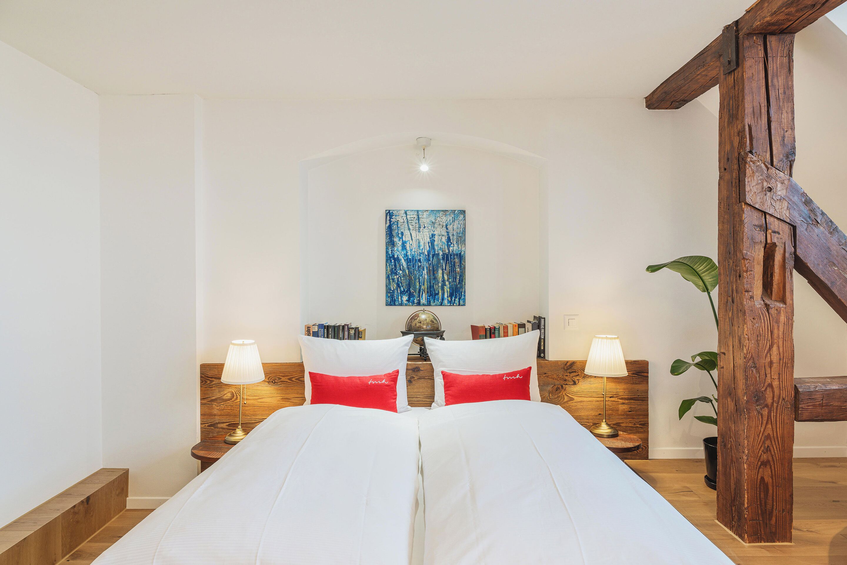 Deluxe Double or Twin Room | Down duvets, in-room safe, desk, laptop workspace