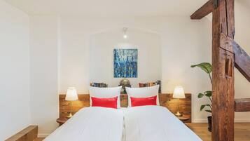 Deluxe Double or Twin Room | Down duvets, in-room safe, desk, laptop workspace