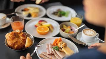 Café da manhã com buffet todos os dias (CHF 25 por pessoa)