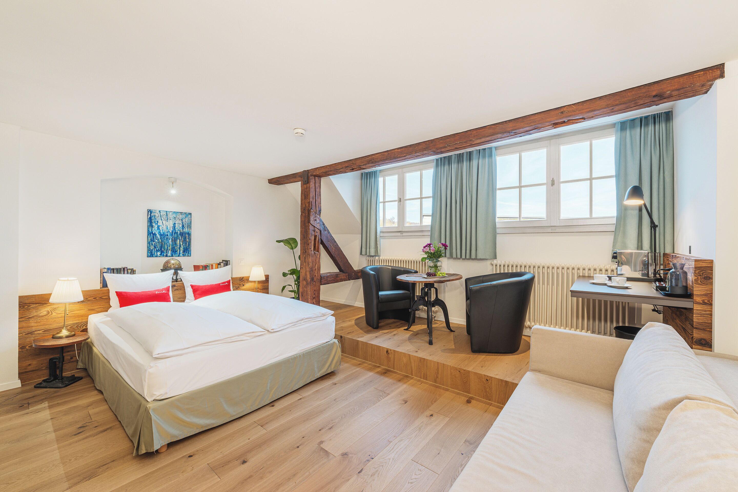 Down duvets, in-room safe, desk, laptop workspace