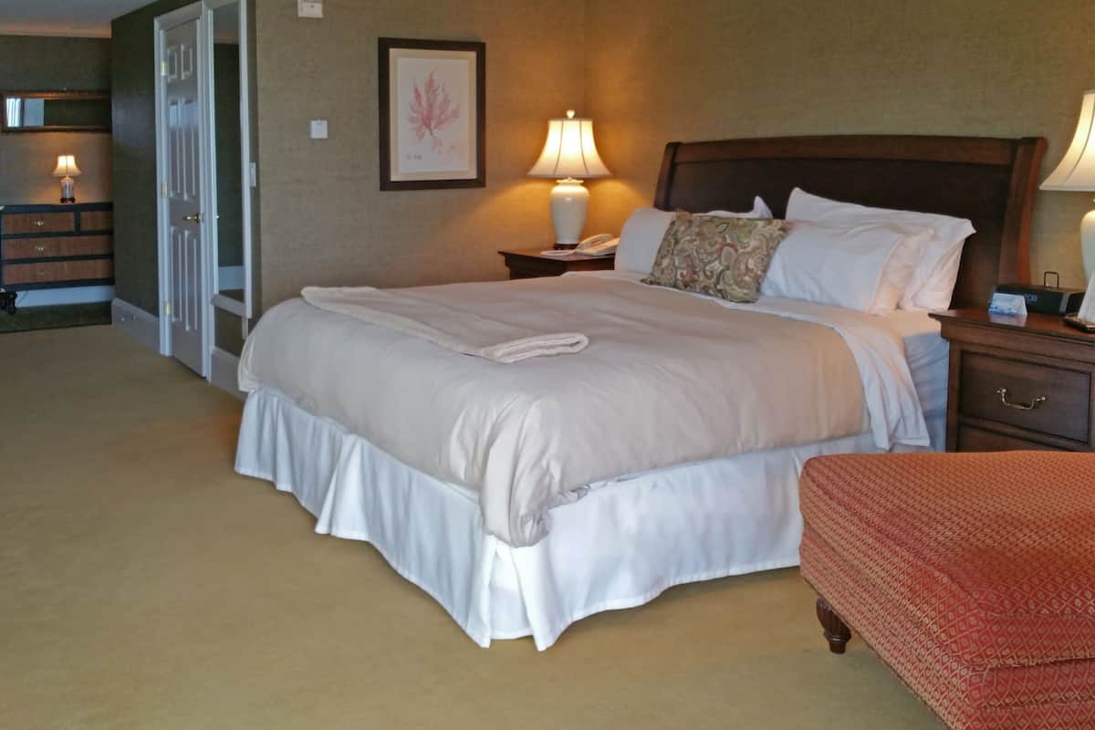Oceanfront Corner King (Oceanview, Upper or Ground Floor) | Down comforters, pillowtop beds, in-room safe, individually decorated