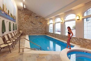 Indoor pool, outdoor pool - Stage Neck Inn (York Harbor)