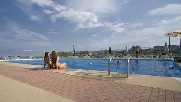 Indoor pool, outdoor pool