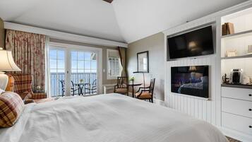 Kamar, 1 Tempat Tidur King, balkon, pemandangan samudra | Selimut bulu angsa, bantalan ekstra lembut, dan brankas