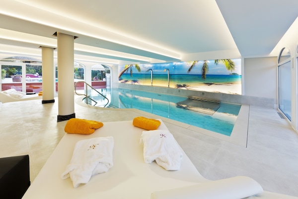 Espace de soins pour les couples, sauna, bain à remous, hammam, massages